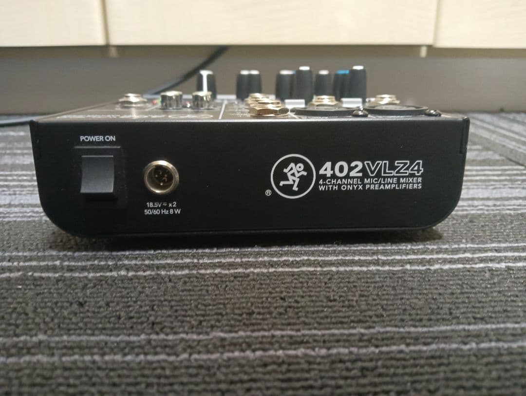 Mackie 402VLZ4 アナログミキサー