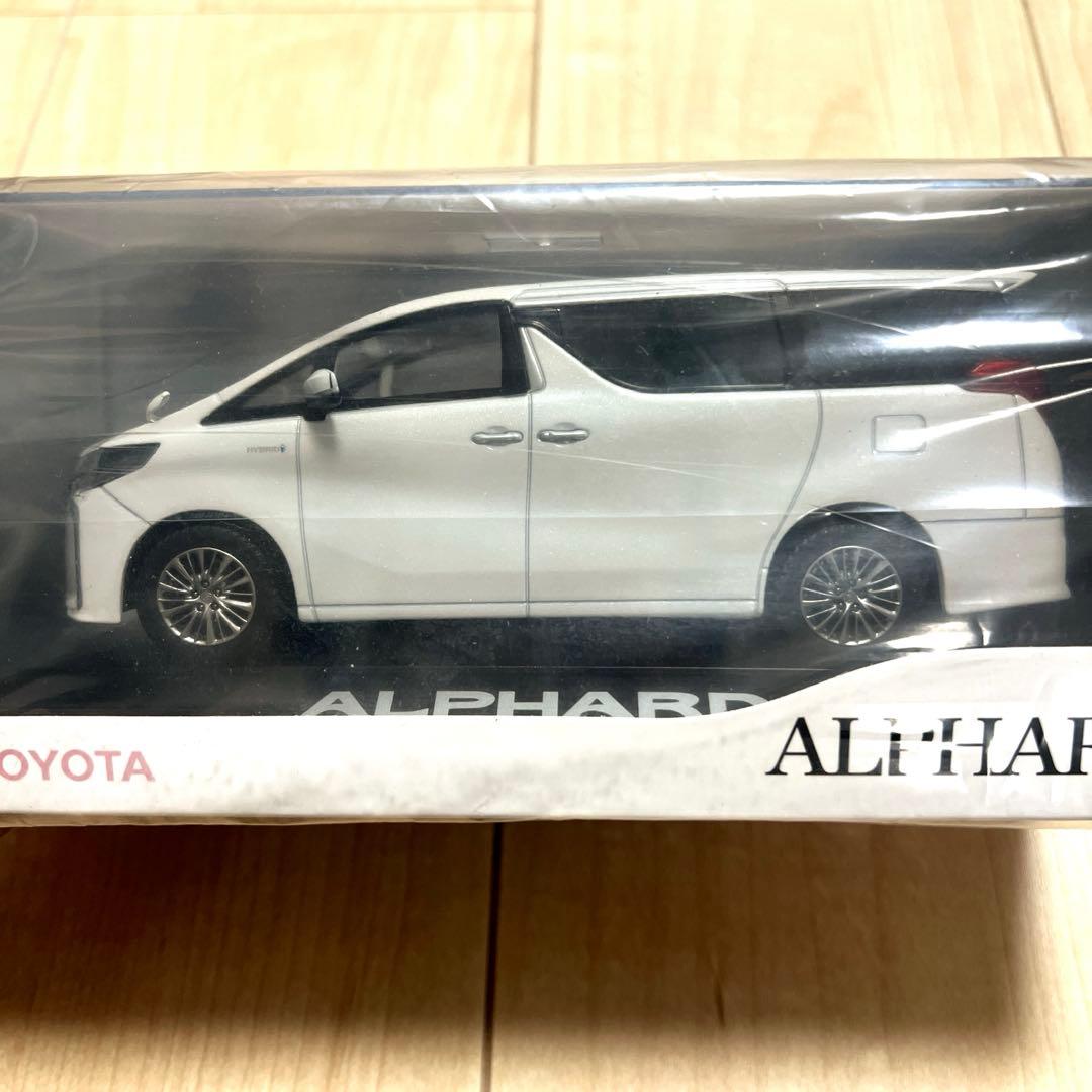 非売品　 TOYOTA ALPHARD 1/ 30ミニカー