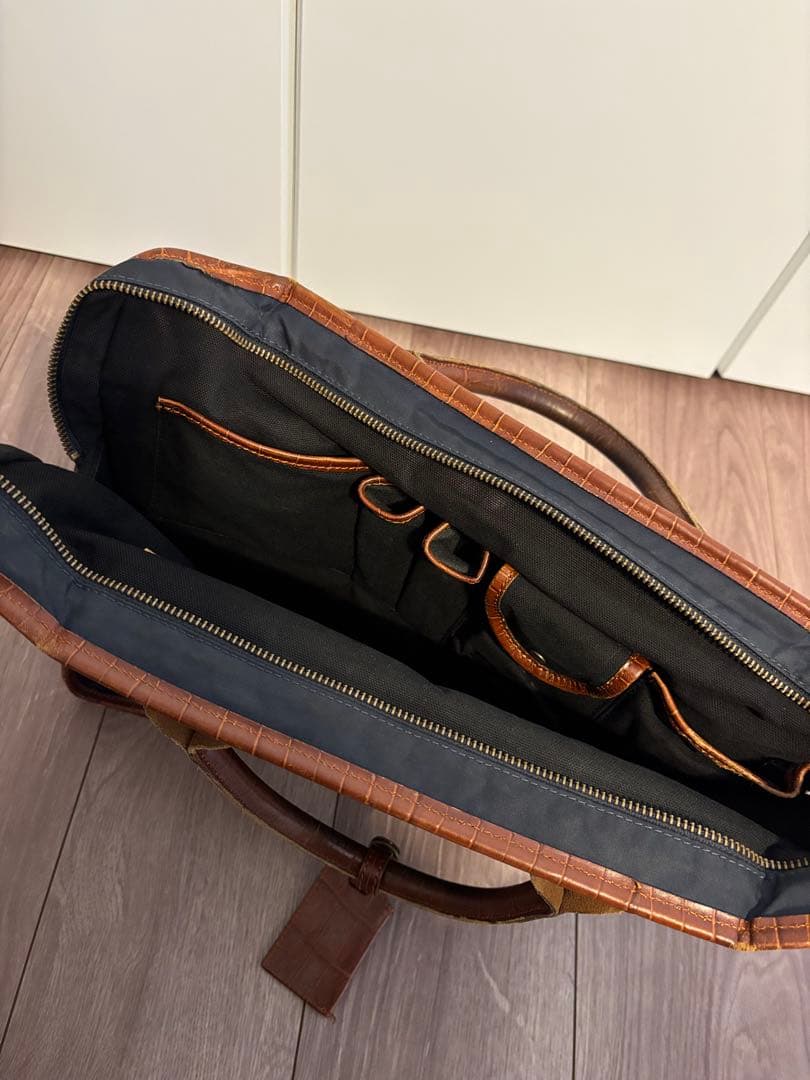 ハル！フェリージ　ビジネスバッグ　ネイビー✖️ブラウン