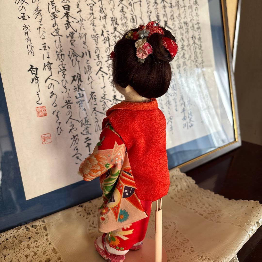 赤と緑の着物の布製人形