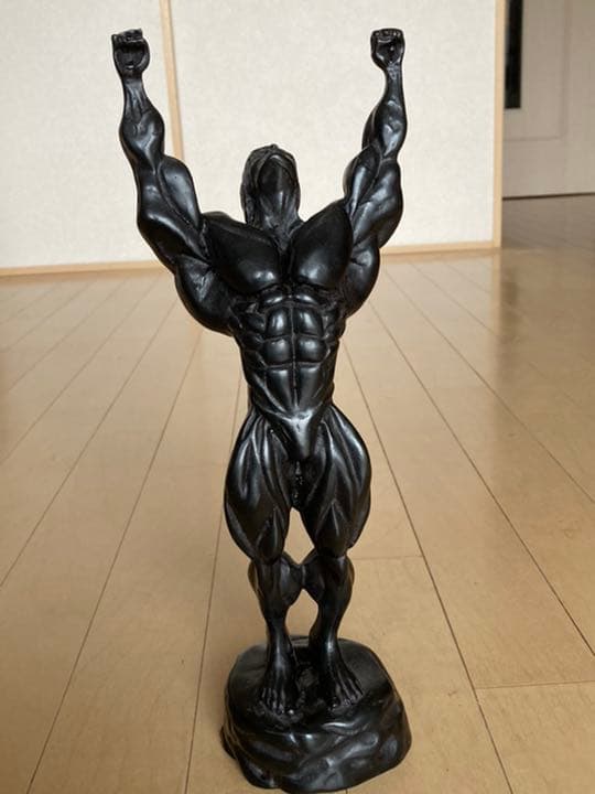 マッスルボディ　像　マッチョ　ゴールドジム通いの方へ　筋トレのお供に