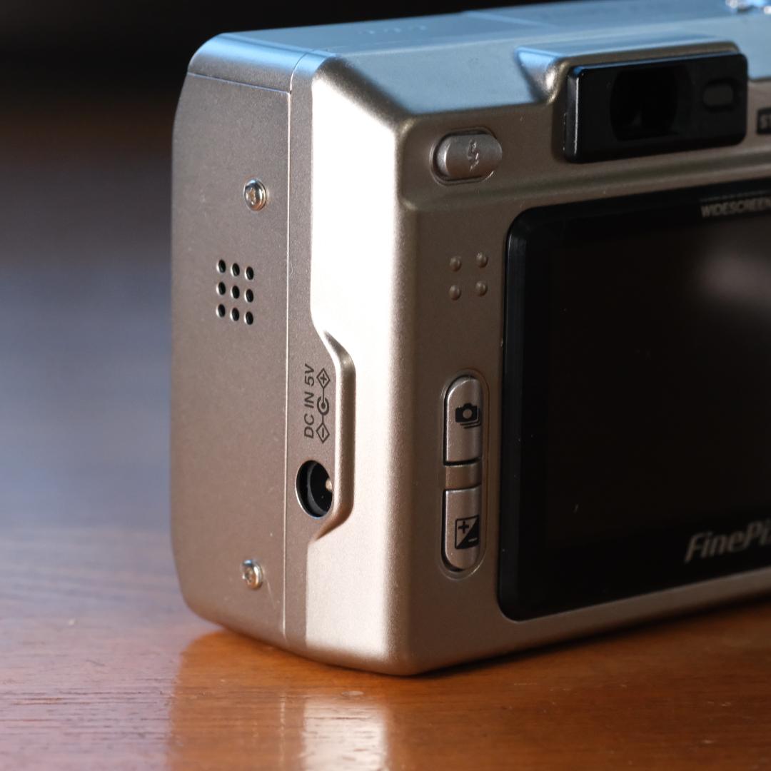 つ*さ様 FUJIFILM　Finepix　F710　極美　保管品　カードも！