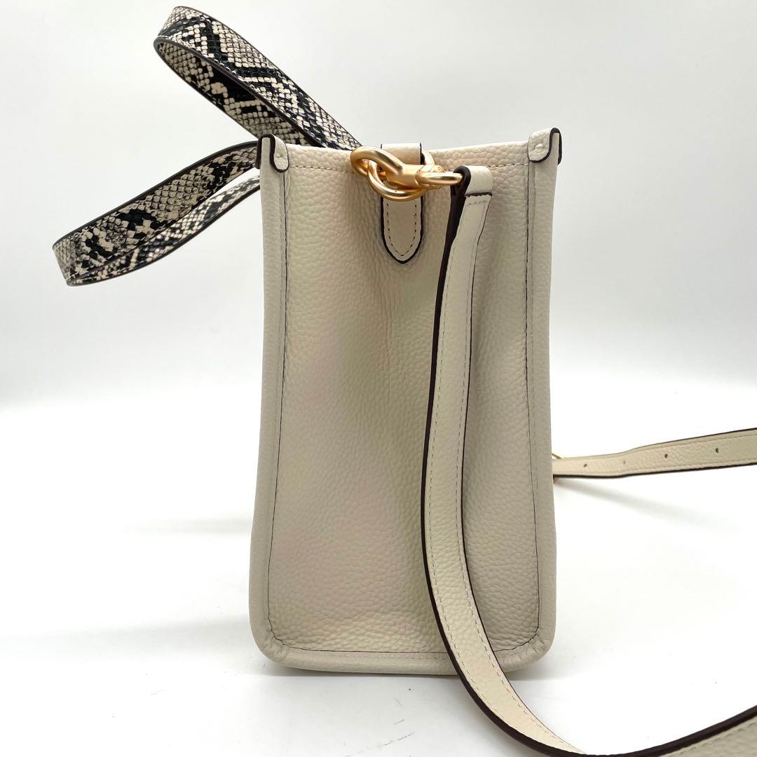 【未使用保管】コーチ　バスキア　2way バッグ　刺繍　ロゴ　レザー　ホワイト