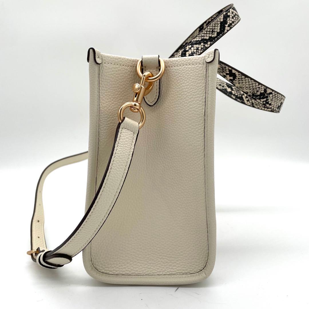 【未使用保管】コーチ　バスキア　2way バッグ　刺繍　ロゴ　レザー　ホワイト