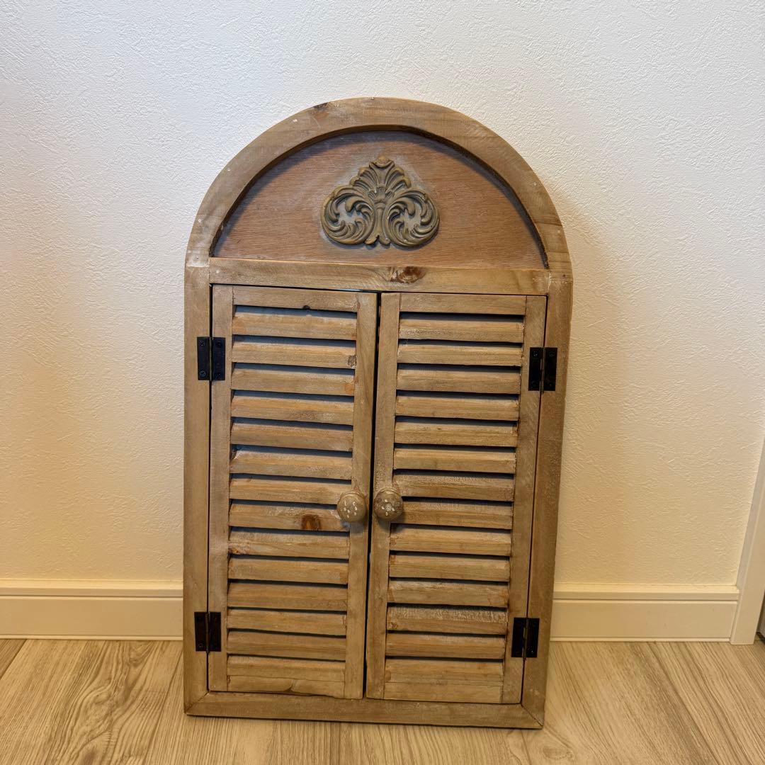 【アンティーク風デザイン】木製アーチ型ミラー シャッター扉付き