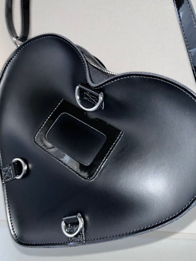 Dr. Martens ハート型ショルダーバッグ ブラック
