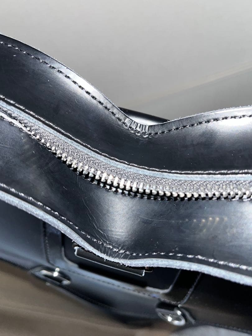 Dr. Martens ハート型ショルダーバッグ ブラック