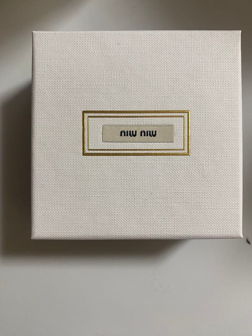 MIU MIU ゴールドスタッドピアス