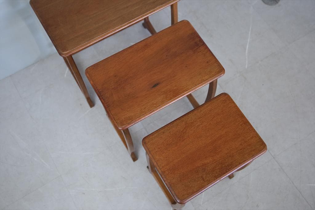 英国アンティーク木製ネストテーブル3台/収納式机/飾り棚/花台(89-199)