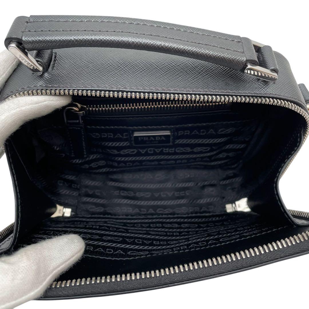 美品 プラダ サフィアーノ レザー 三角ロゴ ブリック ショルダー バッグ.