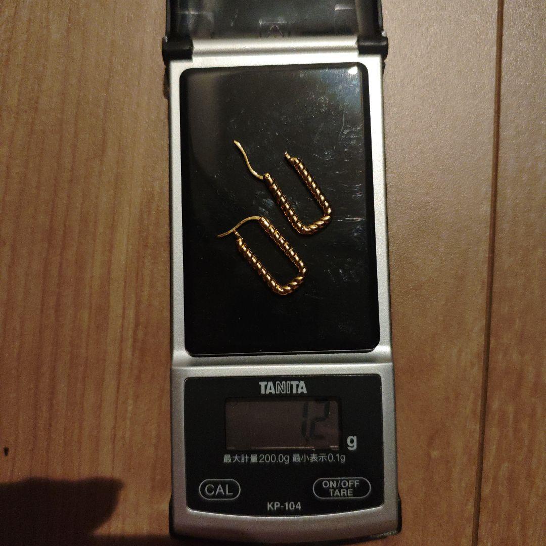 ゴールド フープ型 ねじれデザインピアス k18