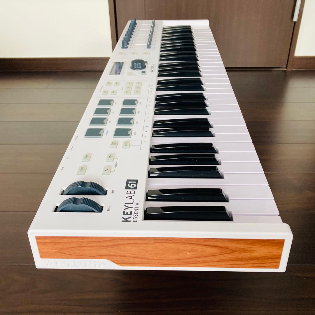 【美品】Arturia MIDIキーボードKeyLab Essential 61