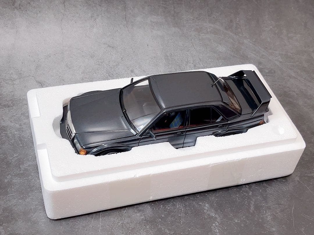 ディラー別注品 オートアート1/18 メルセデス ベンツ 190E 2.5-16