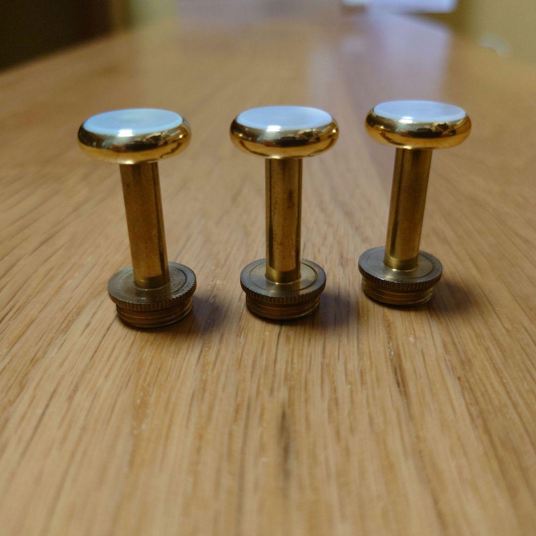 トランペット ピストンボタン　貝　と軸