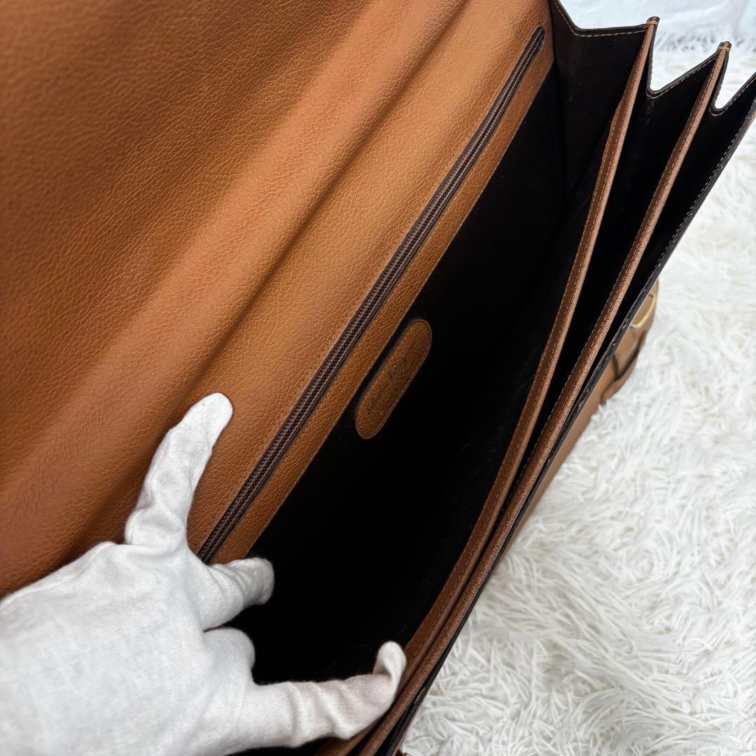 SalvatoreFerragamo ✨ブリーフケース　ガンチーニ　馬車柄　本革