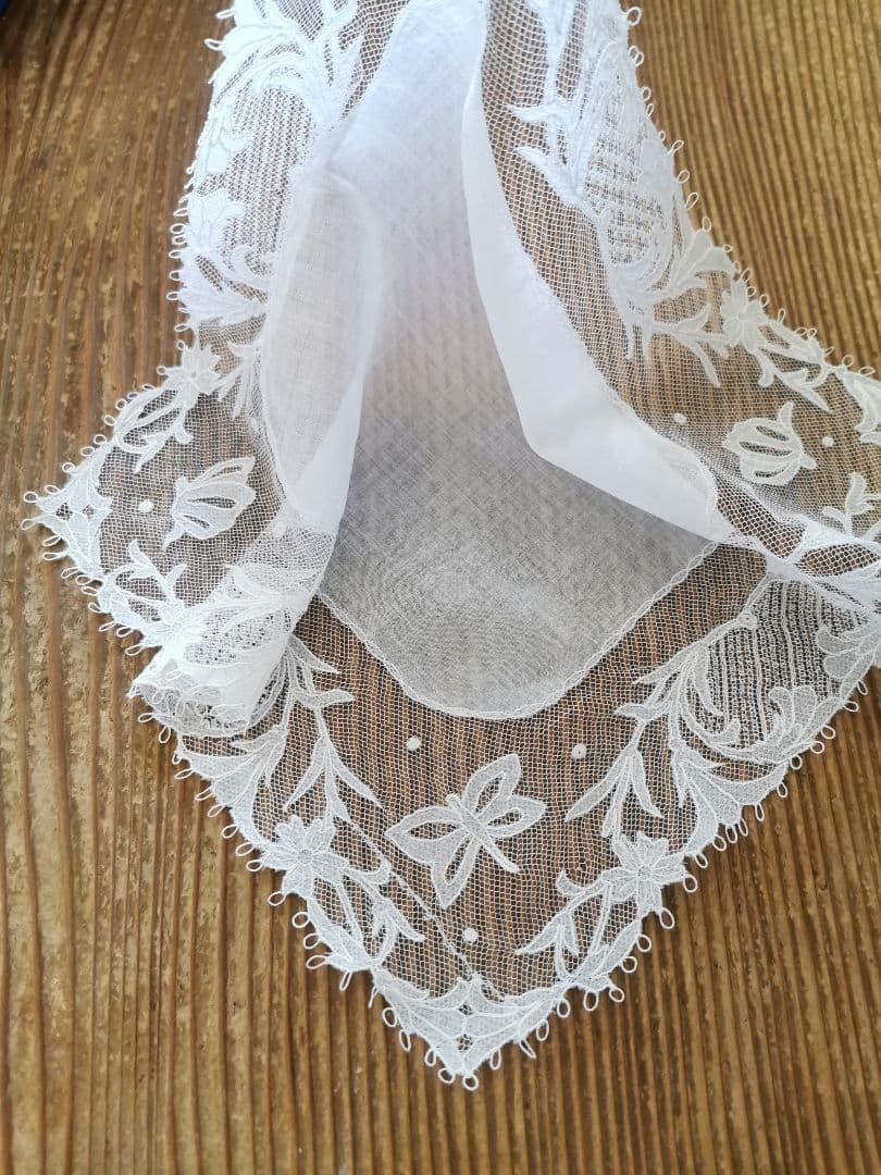 アンティーク キャリックマクロスレース バタフライと花 チュール ハンカチクロス