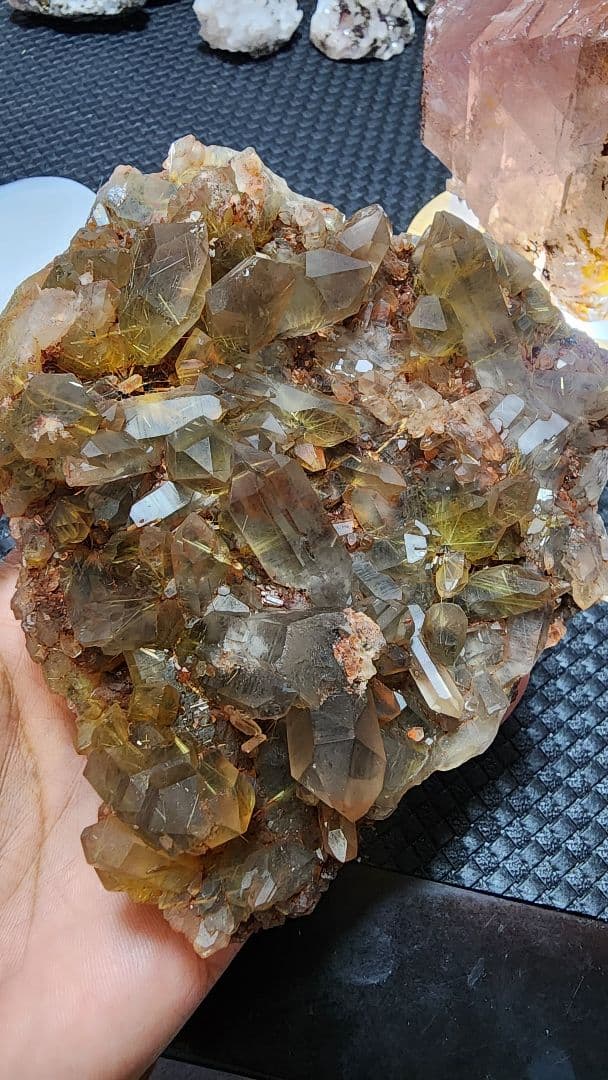 金色のルチルチタンクォーツクラスター