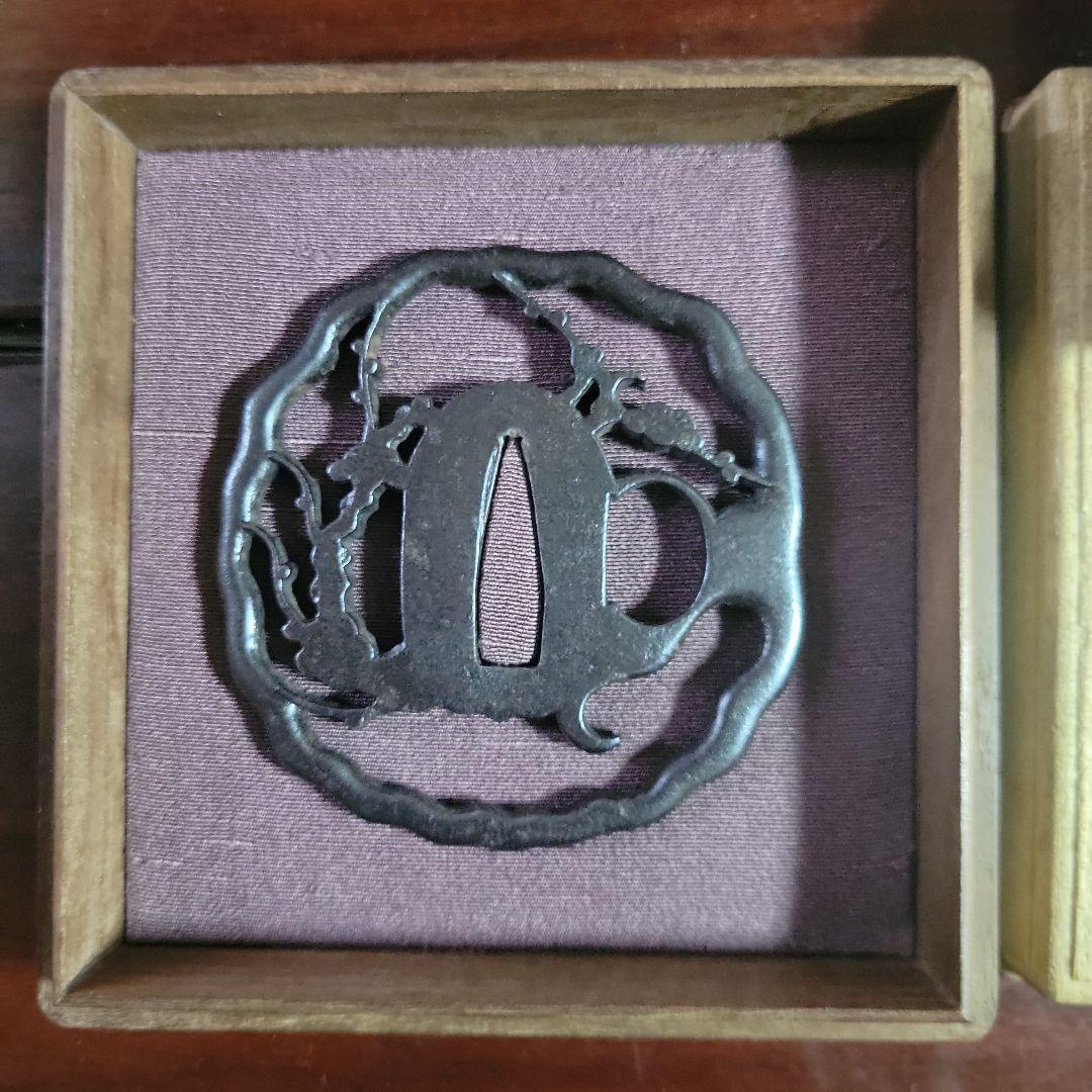 梅樹透(ばいじゅすかし)鐔　肥後(熊本)金工「保存刀装具」鑑定書あり