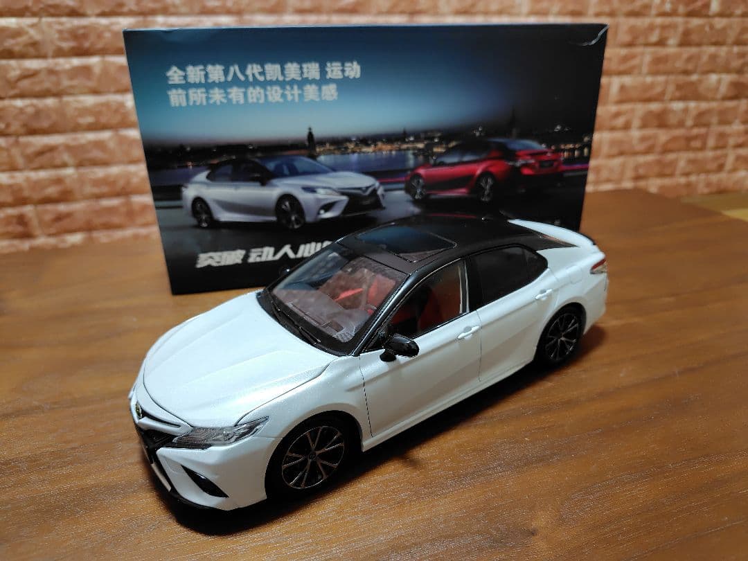 やっしー　トヨタ　カムリ 　70系　1/18　ミニカー　模型