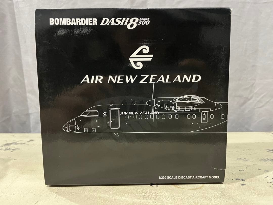 航空機・ヘリコプター BOMBARDIER DASH 8 Q300 AIR NEW ZEALAND