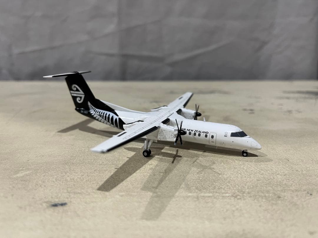 航空機・ヘリコプター BOMBARDIER DASH 8 Q300 AIR NEW ZEALAND
