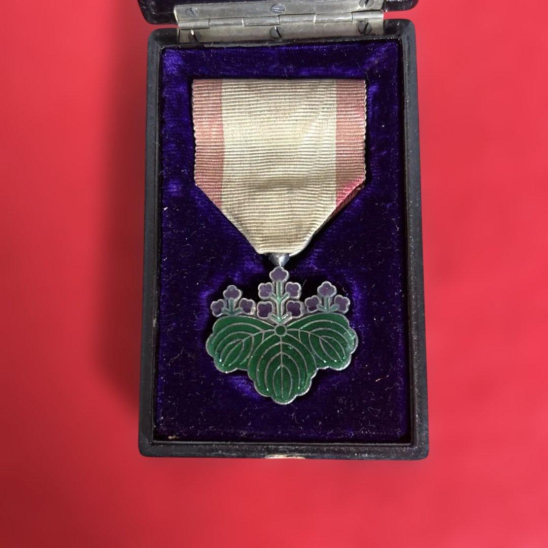 超レア明治33年勲7等青色桐葉章　賞状　メダル箱書類付き