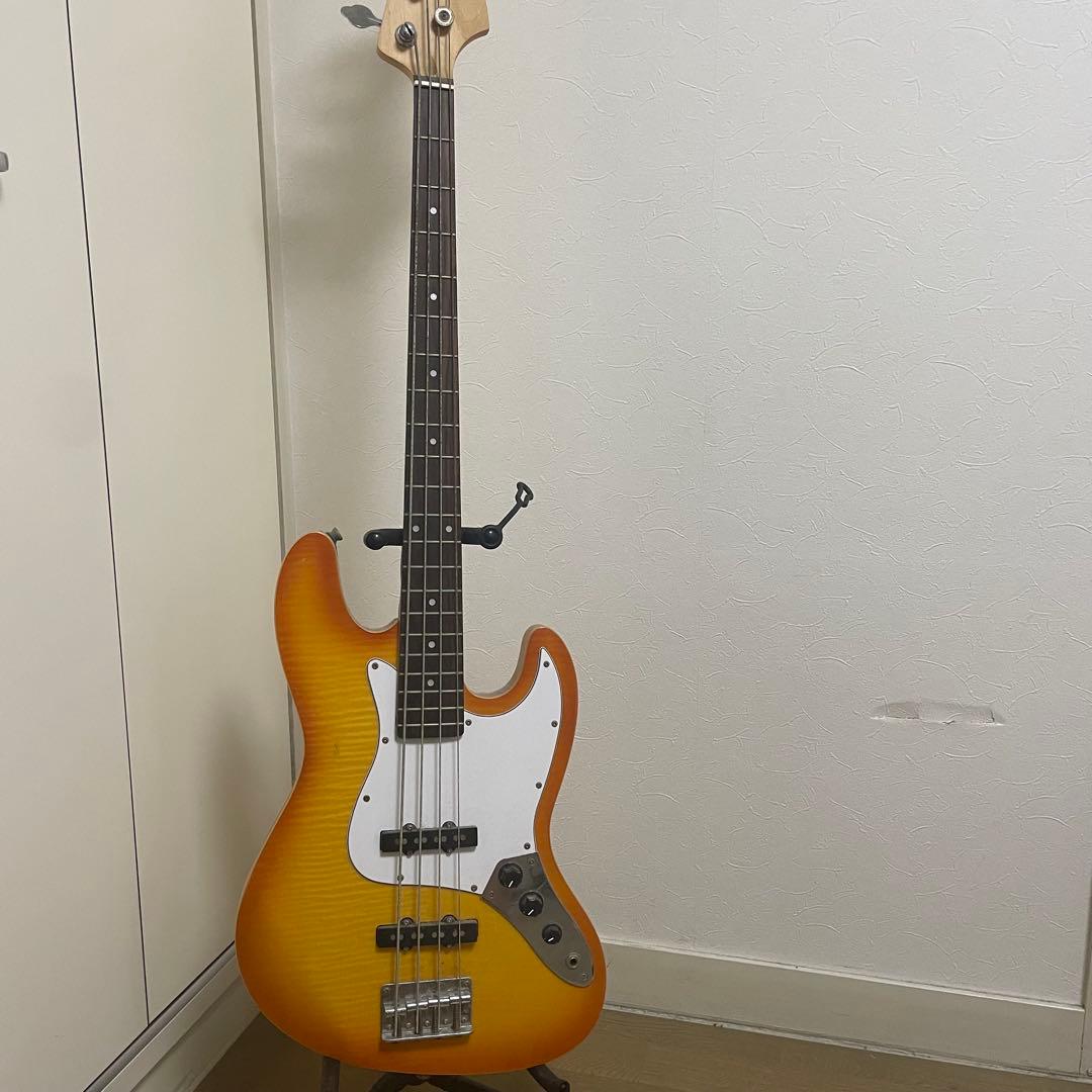 s*m様 メーカー不明　オレンジエレキベース 4弦