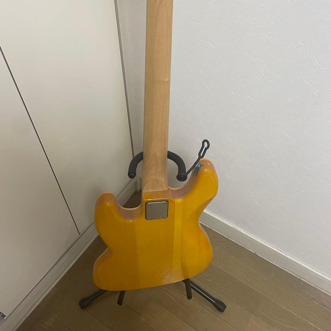 s*m様 メーカー不明　オレンジエレキベース 4弦