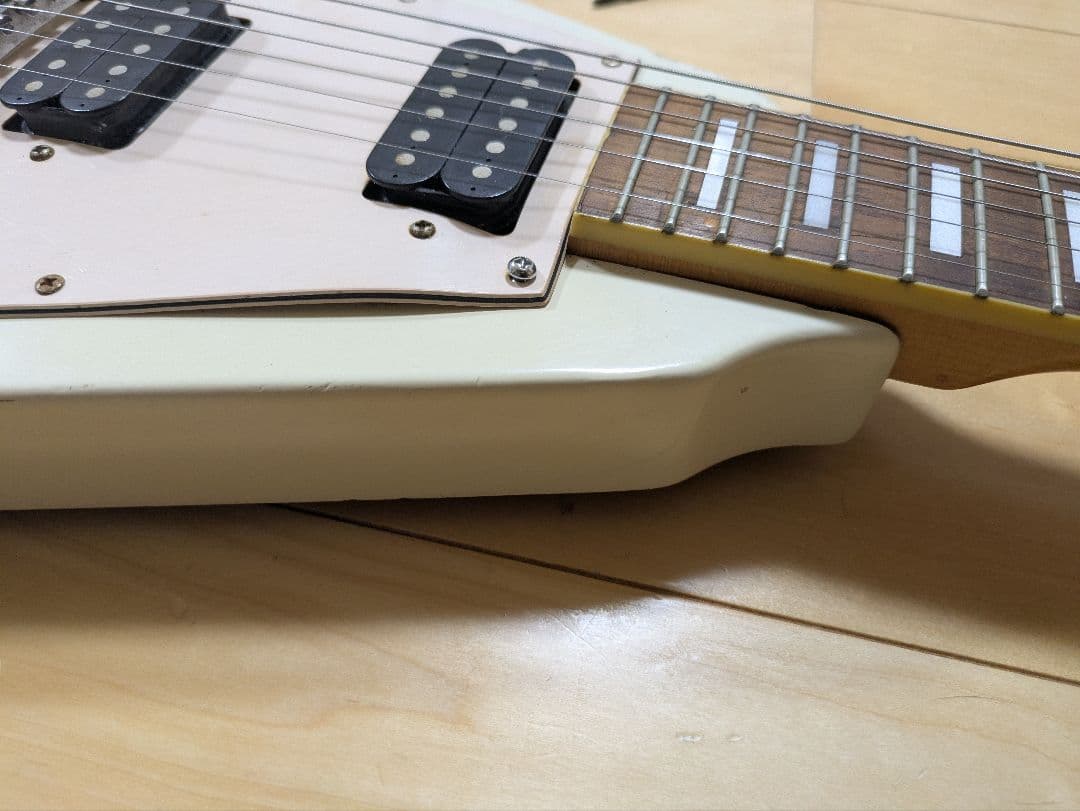 Flavor　flyingV タイプ　エレキギター