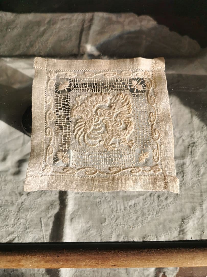 アンティーク 龍のエンブロイダリー 蝶のドローンワークレース シノワズリドイリー