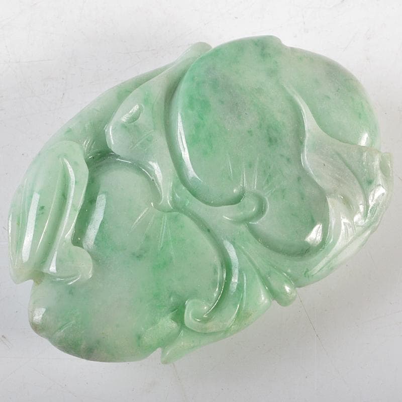 中国　玉石翡翠彫刻　神獣果実刻　根付　紙鎮　置物　C　R5855
