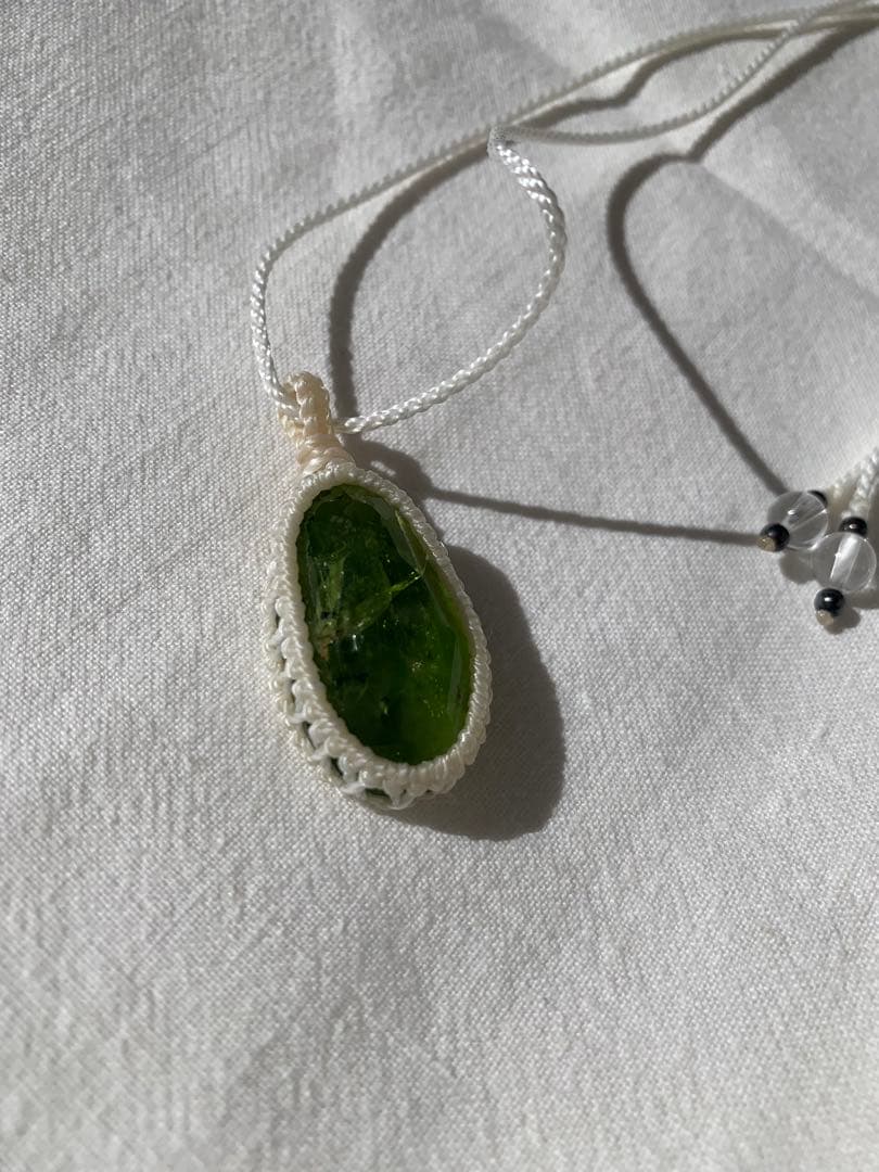 ペリドット天然石オーバルカットペンダント