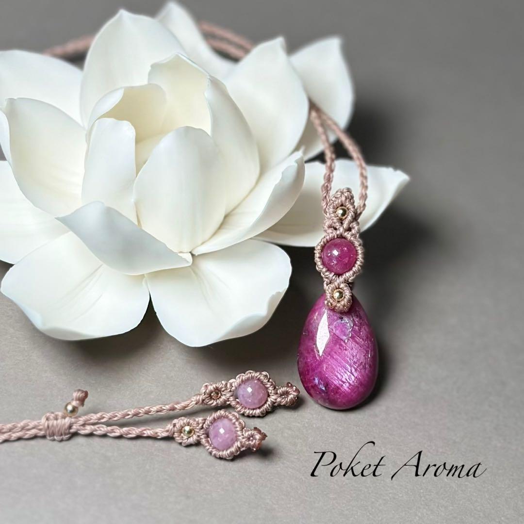 『如姫』ルビーインゾイサイトとルビーのマクラメペンダントネックレス