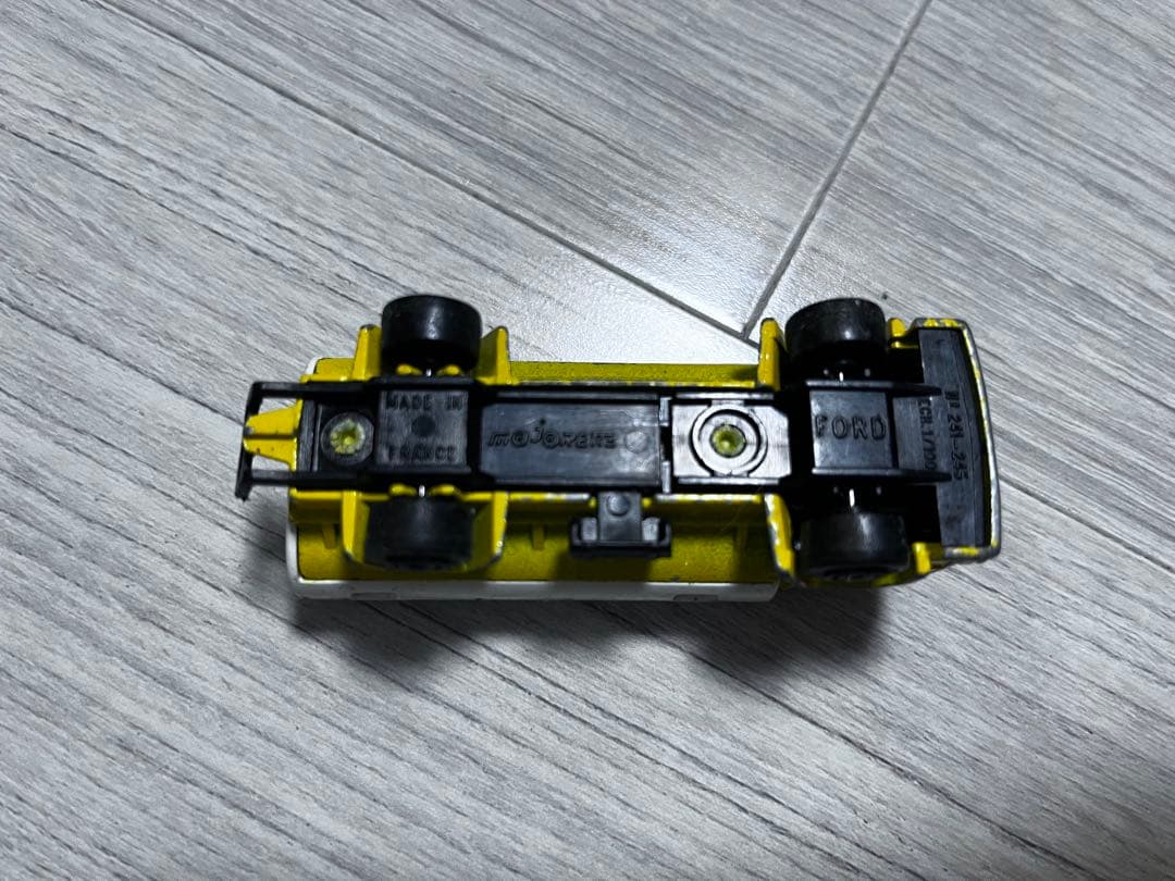 Shell Ford ミニカー タンクローリー マジェレット