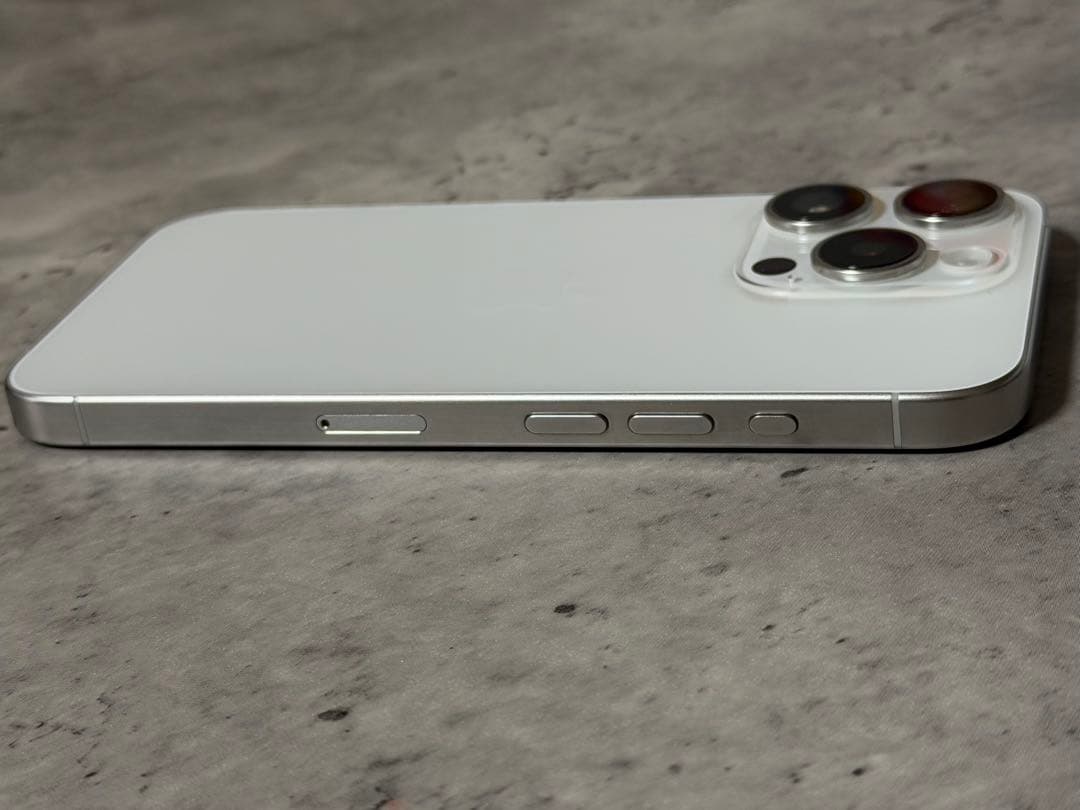 【おまけ付き】iPhone 15 Pro 256GB ホワイトチタニウム 本体