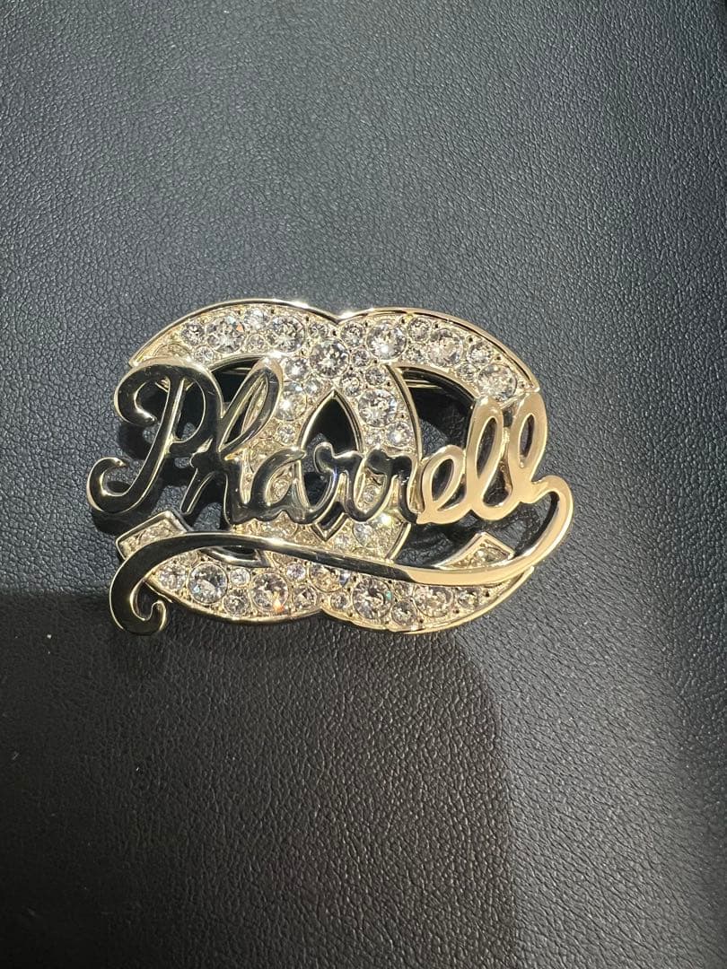 レア⭐︎未使用⭐︎CHANEL Pharrell ブローチ