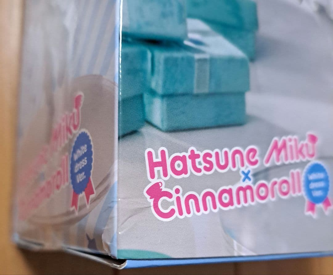 フィギュア 初音ミク シナモロール ぬいぐるみ ハロ スピーカー ガンダム ザク