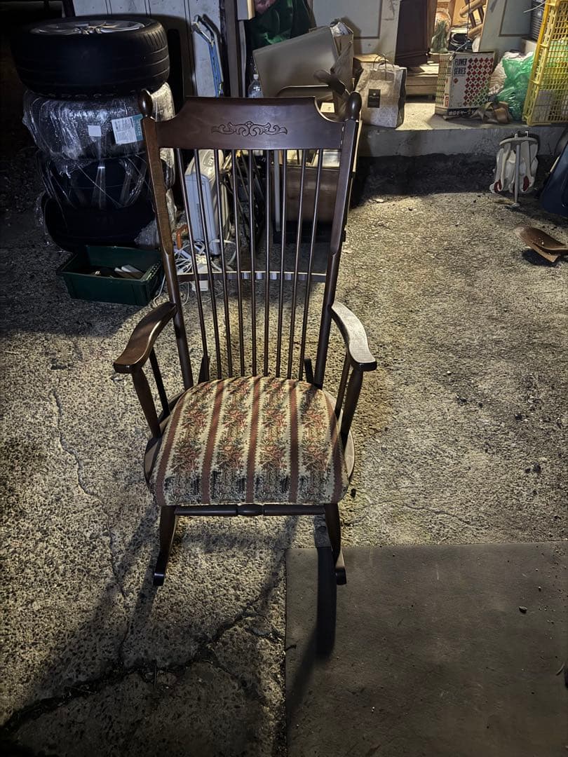 木製ロッキングチェア ストライプ柄クッション付き