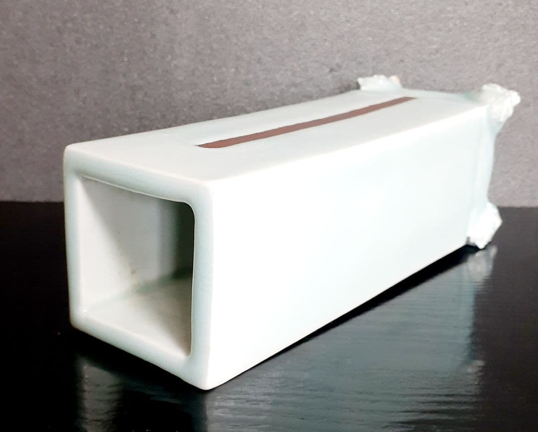 京焼　清水焼　名工　【吉川充】造　青白磁　獣足　花入れ　花器　共箱　個展出品作品