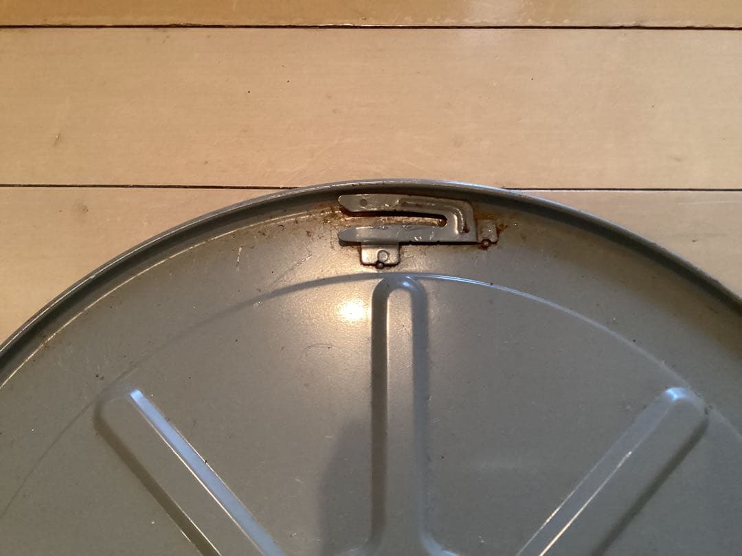 グレー 円筒形ストーブ 2006年製