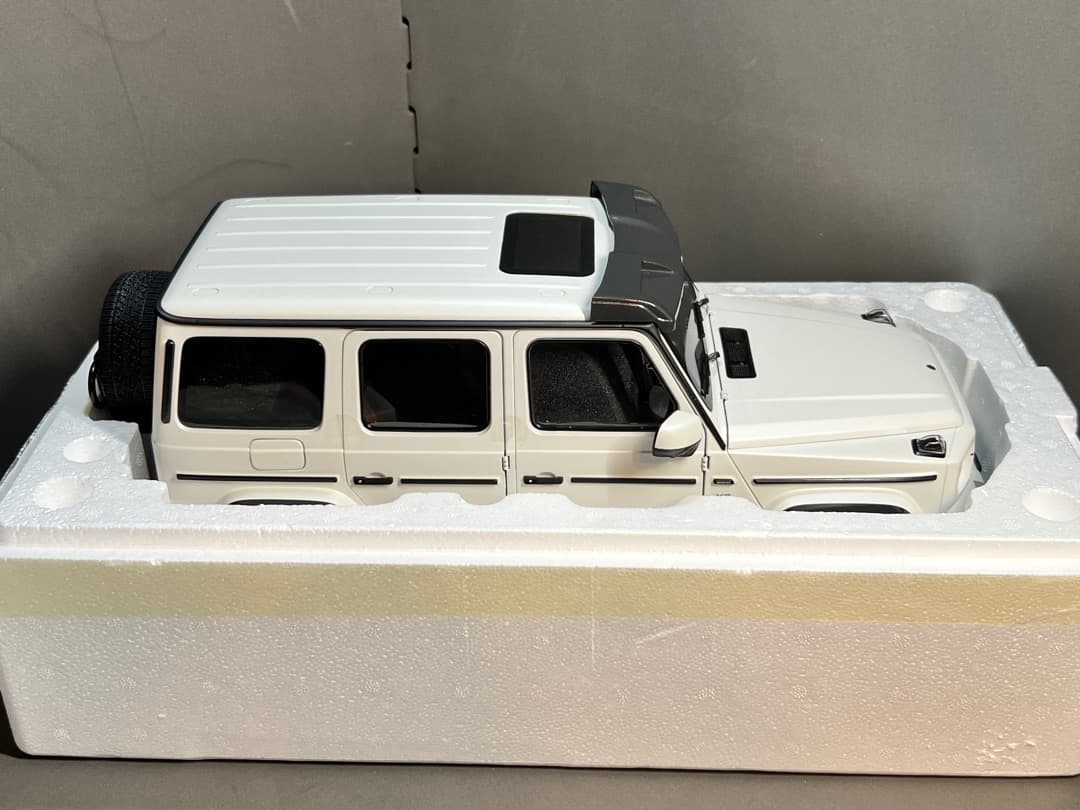 【希少】Mercedes-AMG G 63 4x4² W463(1:12)