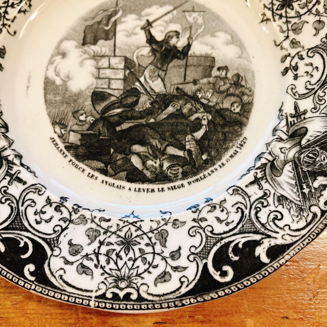 B クレイユエモントロー　ジャンヌダルクのデザートプレート