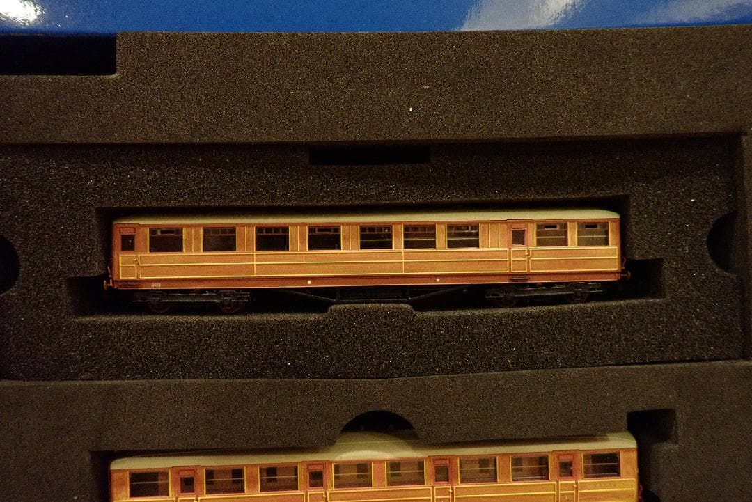 ジ*ア様 Nゲージ鉄道模型 イギリスのDAPOL Gresley Teak 各車