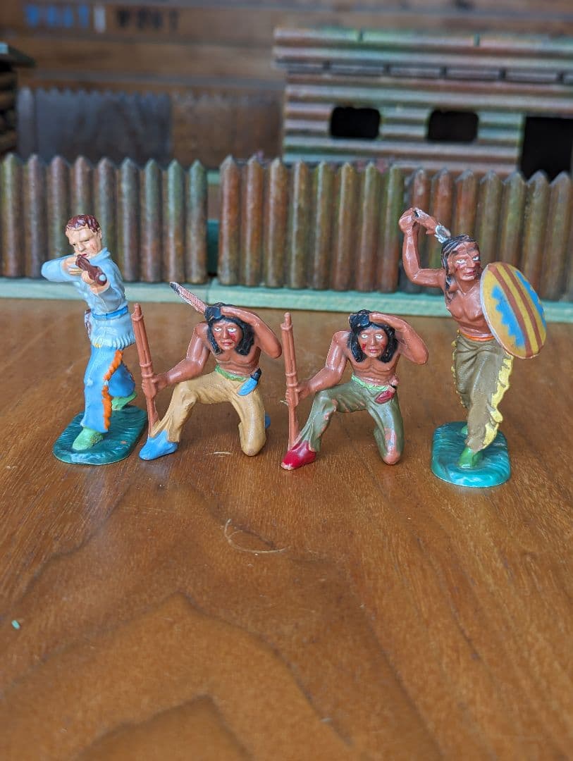 ドイツ ビンテージ　カウボーイ & インディアン フィギュア x4 フィギュア