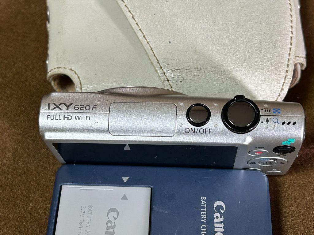 Canon IXY620F デジタルカメラ 本体と付属品