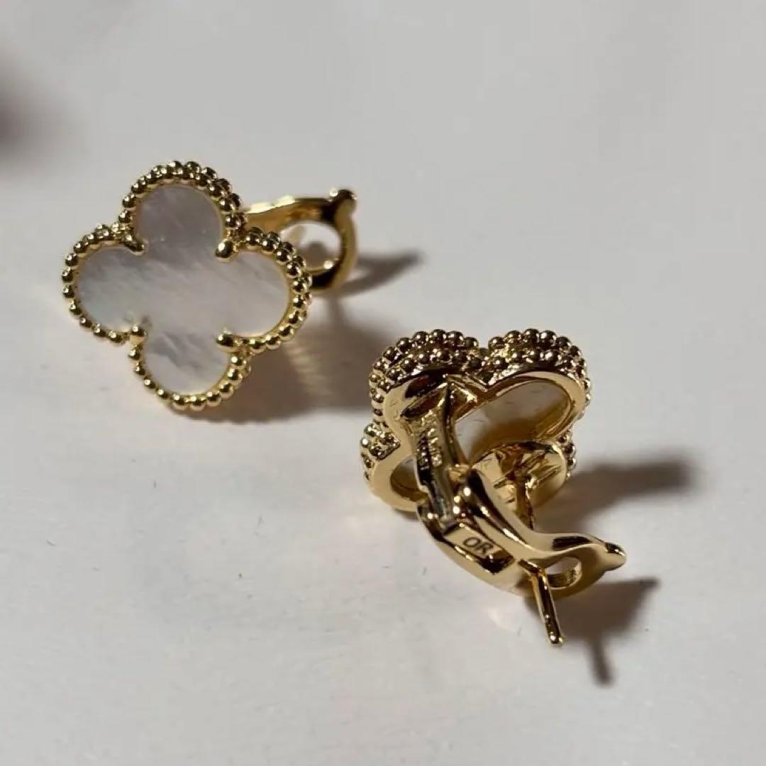 ゴールドトーン 四つ葉のクローバー ピアス