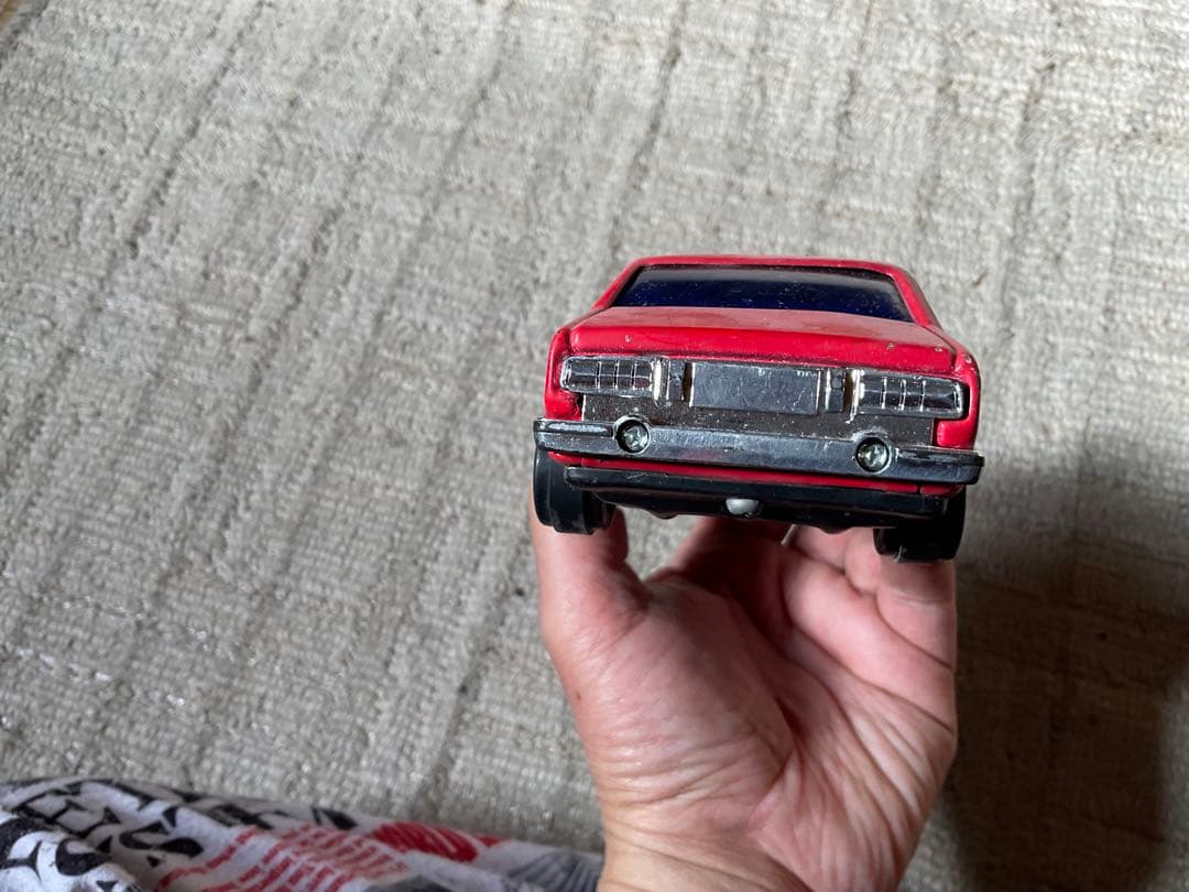 日産ブルーバードのブリキカー／丈夫で安全　イチコーのおもちゃ。【美品　箱無し】。