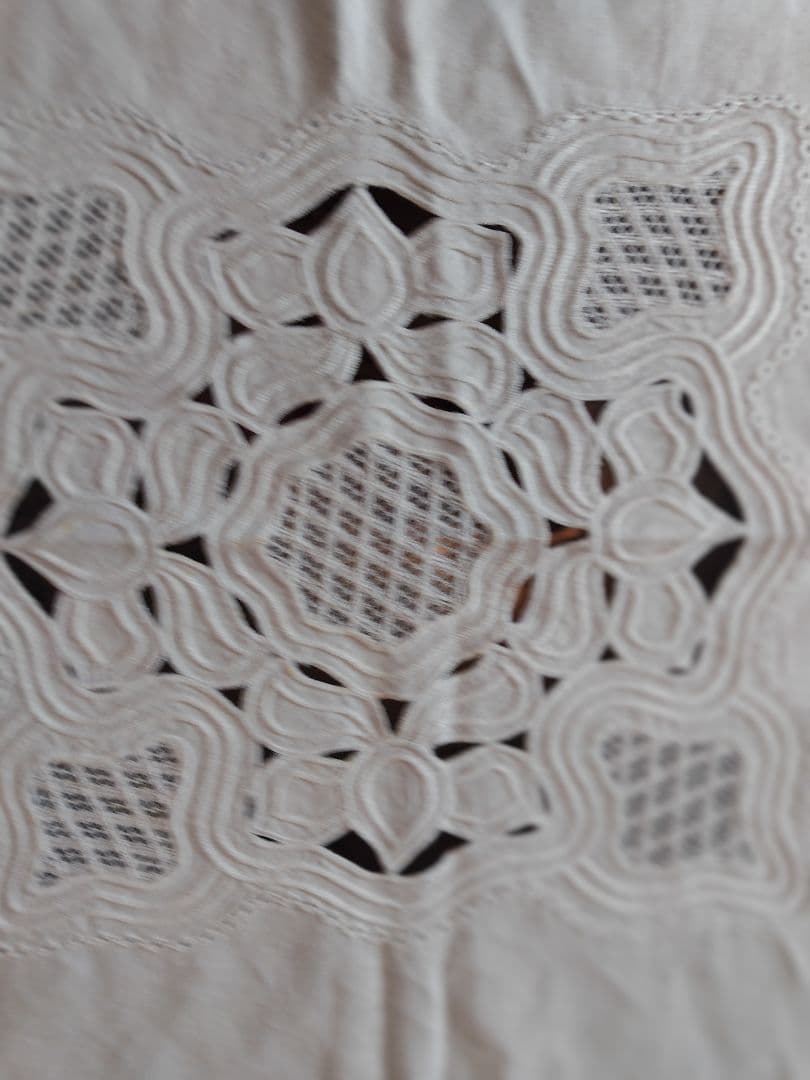 刺繍入りカットワ−クレ−スビンテージハンドメイドテーブルカバー