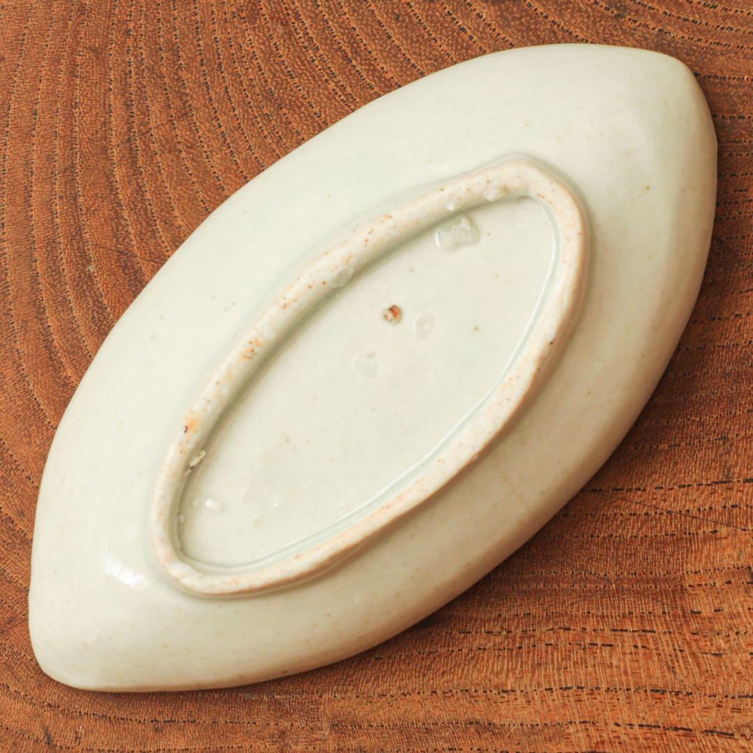 伊万里　古伊万里　白磁　菊花形　変形　豆皿　しのぎ　1680-1700年頃