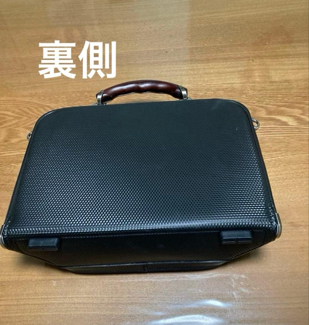 レクサス　バッグ (正規品)鍵付き　ショルダーベルトあり。used